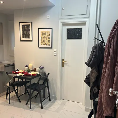 Living Near Acropolis By Sylvia Staikou 2nd & 3d Floor Atenas