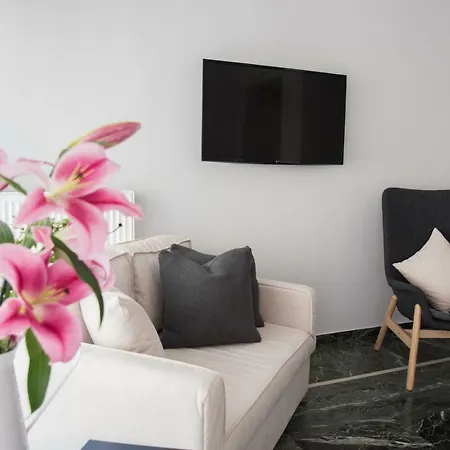 Living Near Acropolis By Sylvia Staikou 2nd & 3d Floor Athén